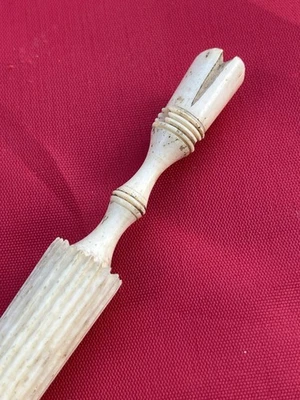 Porte-mine Ancien - Os- Forme Parapluie à Prise Forme Sabot XIX° - Photo 1/4