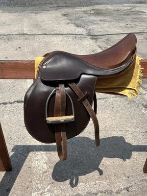 Antill Saddlery Ltd Triple Corona Todo Propósito Contacto Cercano con Árbol LT 17.5 Foto 1 de 4