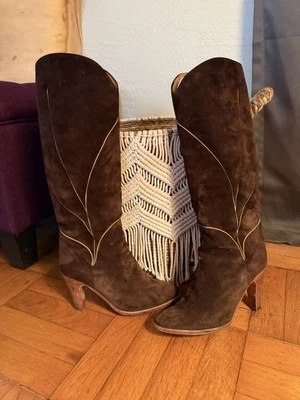 Botas de gamuza marrón vintage charles jourdan hechas en París Foto 1 de 4