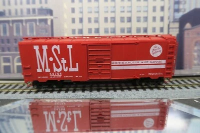 RED CABOOSE HO SCALE M & ST L 54754  40' AAR BOX CAR WITH SPRUNG TRUCKS! KD CPLR - Image 1 of 4