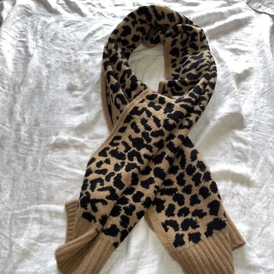 J. Bufanda de alpaca Crew para mujer con estampado de leopardo mezcla de lana tostado/negro suave Foto 1 de 4