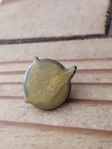 Pin's Pins Pin Enamel-Casque Gaulois Logo "Gauloises" - Picture 1 of 2