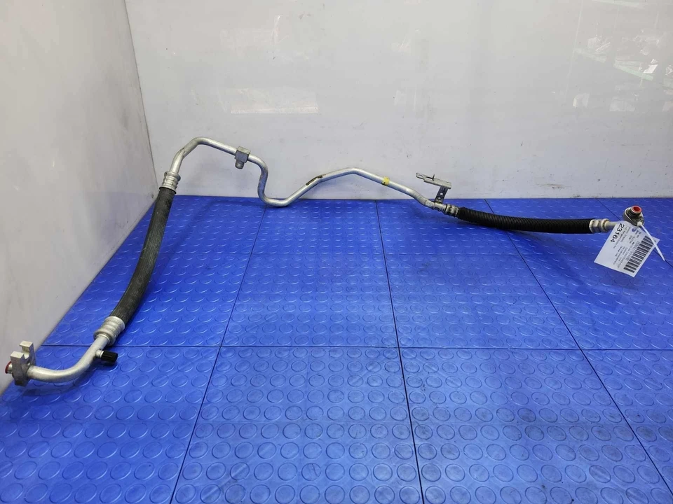 Manguera de succión aire acondicionado Volkswagen Routan 2009-2010 4,0 L OEM 7B0820743B Foto 1 de 4