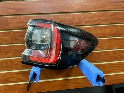 Luz trasera derecha del pasajero Subaru Outback 2020-2023 ¡LENTE AGRIETADA!! Foto 1 de 4