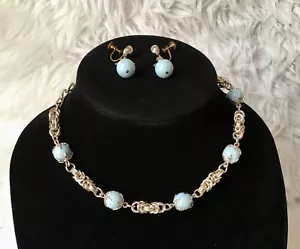 Collana chocker vintage anni 50 made in Germany blu chiaro lucite blu con orecchini - Foto 1 di 16
