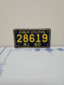 1960 RHODE ISLAND. Stadtwerke. US Oldtimer Nummernschild Stahl # 28619 - Bild 1 von 5
