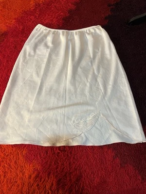 De colección BODY LITES J.C. PENNEY ROSA MEDIO DESLIZAMIENTO ENCAJE Gasa Satén SEDOSO TALLA M EE. UU. Foto 1 de 4