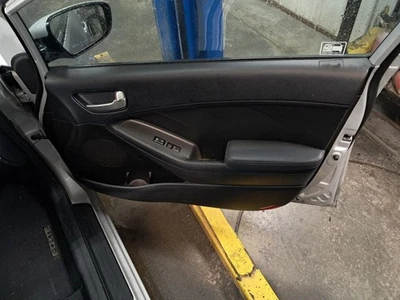 2018 KIA FORTE Front Door Trim Panel 4DR SED BLK Used OEM 421723 - Imagem 1 de 4