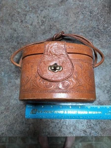 VINTAGE geprägte handgeschnitzte Damen-Geldbörse aus verziertem Leder. KOSTENLOSER Versand - Bild 1 von 8