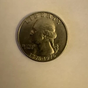 1976 Philadelphia Mint Washington Bicentennial Quarter 25¢ CIRCULATED (One Coin) - Picture 1 of 4