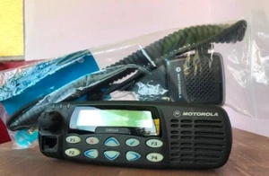 MOTOROLA GM360 VHF 136-174 MHz 25W 255 CHANNELS TWO WAY RADIO + new hand mike - Zdjęcie 1 z 1