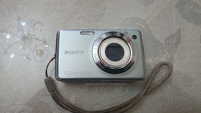 Sony Cyber-shot DSC-W210 12.1MP Digital Camera - Image 1 of 4