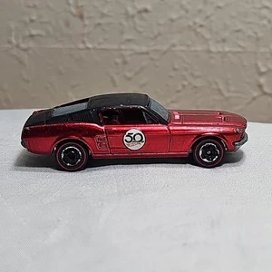 Hot Wheels Redlines 50° Anniversario 1967 Ford Mustang Rosso Nero Auto Diecast - Foto 1 di 9