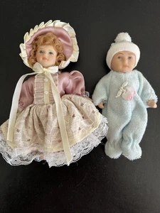 Set aus 2 Vintage Porzellanpuppen mit Gelenken viktorianisches Mädchen in Spitze & Baby Junge 5 Zoll - Bild 1 von 4