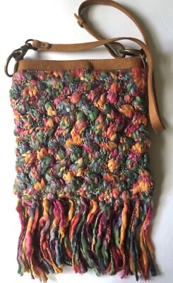 Bolso Bandolera Años 90 DE Colección marca de la suerte Hilo Caprichoso Crochet Flecos Arco Iris Boho RARO Foto 1 de 4