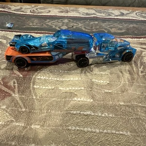 Mattel - Hot Wheels - 2015 X-Trayn Super Rig Blue Semi Hauler With Car - Picture 1 of 5
