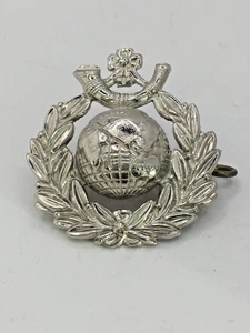 Royal Marine leichte Infanterie Mützenabzeichen silberfarben Doppelnadel 4,5 cm CN1 P428 - Bild 1 von 10