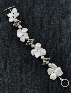 VERY RARE LARGE PETAL PEARLS & SILVER BRACELET WITH TOGGLE CLASP - Picture 1 of 5