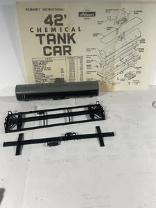 ATHEARN UNDECORATED 42' CHEMICAL TANK CAR KIT UNBUILT - Picture 1 of 5
