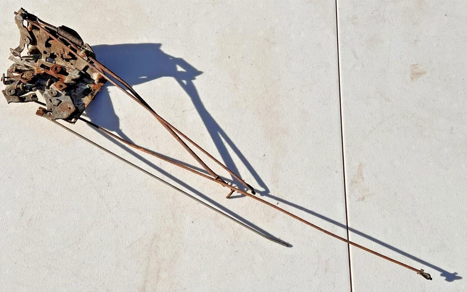 Buick Roadmaster Super Rh 1956 conjunto de pestillo de cerradura de puerta delantera derecha 56 Foto 1 de 4