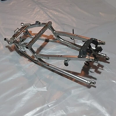 SUBCHASIS TRASERO ORIGINAL SUZUKI TL1000S 1997-2001 Foto 1 de 4