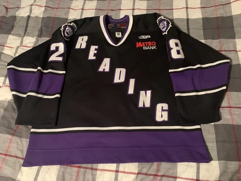 SP Reading Royals Ray Macias Hockey Jersey Size 58 ECHL Cover
