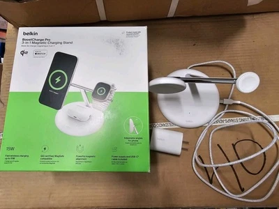 Soporte de carga magnético Belkin BoostCharge Pro 3 en 1 15W certificado Qi Foto 1 de 2