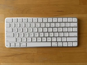 oryginalny. Apple MAGIC KEYBOARD QWERTY UK/USLayout od iMac M4 - port USB-C! - Zdjęcie 1 z 2