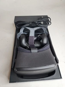 Meta Oculus Quest 1 Virtual Reality Headset with Controllers 64 GB *Read Desc* - Picture 1 of 22