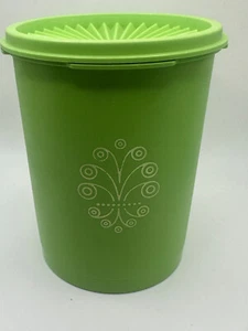 Vintage Tupperware 811-14 Lime Green, Canister W/ Lid 812-17 - Picture 1 of 3