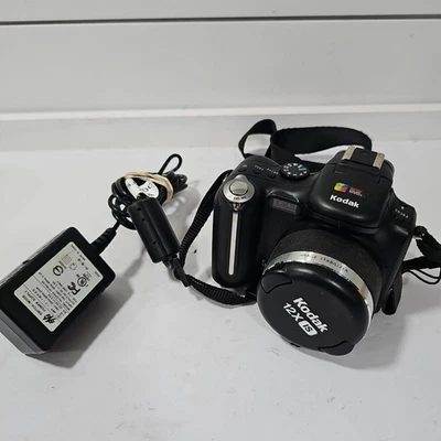 Kodak EasyShare P850 12x Optical Zoom 5.1MP Digital Camera With Charger - Image 1 of 4