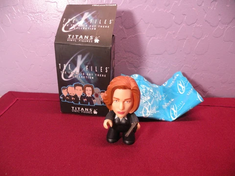 TITANS VINYL FIGURES THE X-FILES AGENT DANA SCULLY 2/20 Complete with Box & Gun Cover