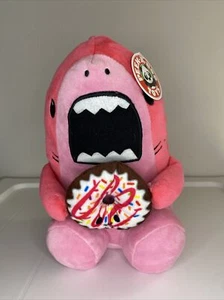 NUEVO CON ETIQUETAS 10” Scooby The Shark Peek A Boo Shark Eating Donut Juguete de Peluche NUEVO Rosa - Imagen 1 de 5