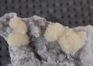 STRONTIANIT KRISTALLE - 4,3 cm - fluoreszierend - PENNSYLVANIA 28338 - Bild 1 von 8