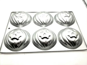 Wilton 3D Pumpkin Mini Cake Cup Cake Pan Vintage 1983 Halloween - Picture 1 of 3