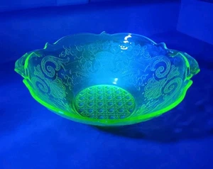 Vtg Lancaster Depression Green Uranium Glow Glass Handled Serving Bowl CHIPPED - Picture 1 of 8