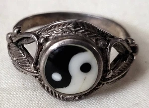 Vintage .925 Sterling Silver YIN YANG Energy Ring Sz 7.75 Open Cut Holly Design - Picture 1 of 9