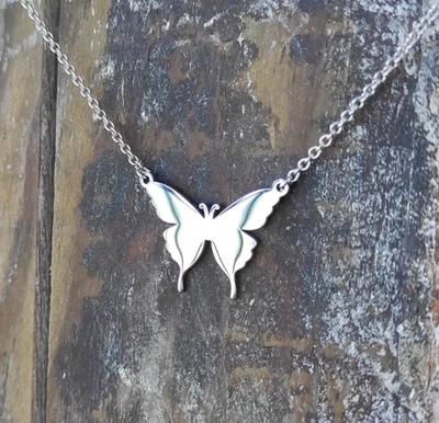 Collana girocollo in acciaio con ciondolo farfalla, fatto a mano, charm - Immagine 1 di 4