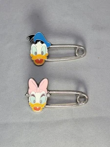 2014 DISNEY Trading Pin Set - DONALD DUCK & DAISY DUCK Safety Pin (D7) - Picture 1 of 5