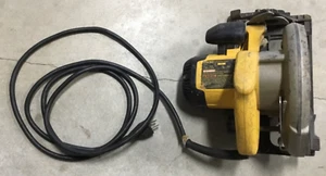 Dewalt Circular Saw DW369 Parts Only Works Needs New Cord - Bild 1 von 7