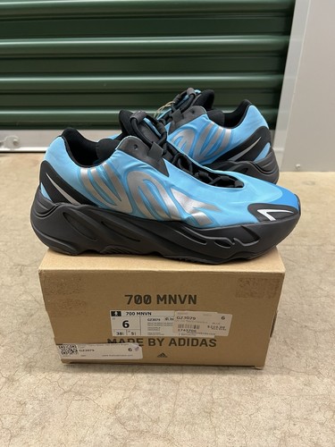 Adidas Yeezy Boost 700 MNVN Bright Cyan taglia 6 6.5 NUOVISSIME con scatola GZ3079