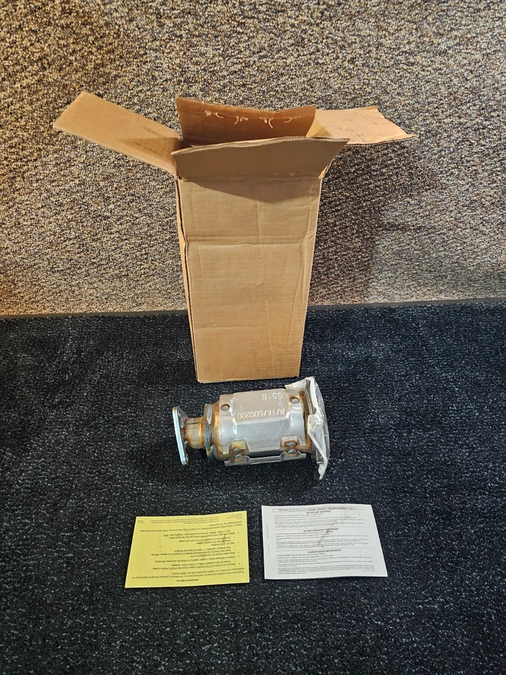 Convertidor catalítico Walker 16344 para 03-01 Infiniti QX4 04-01 Nissan Pathfinder Foto 1 de 4