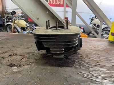 Suzuki PE250 1977 cilindro de motor PE 250 Foto 1 de 4