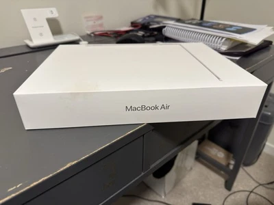 Brand New Sealed - MacBook Air 13” - M4 -  256 GB SSD - 16 GB RAM - Silver - Image 1 of 4