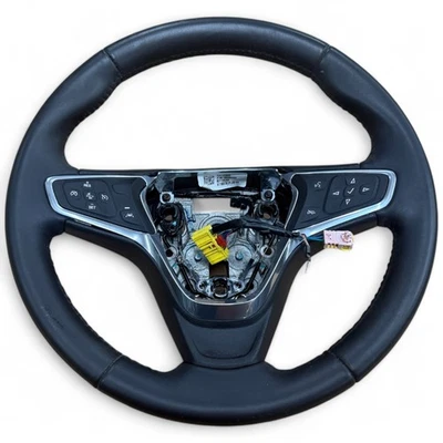 Volante Chevrolet Malibu 2016-2019 fabricante de equipamento original com botões de controle ASSY 23418891 - Imagem 1 de 4