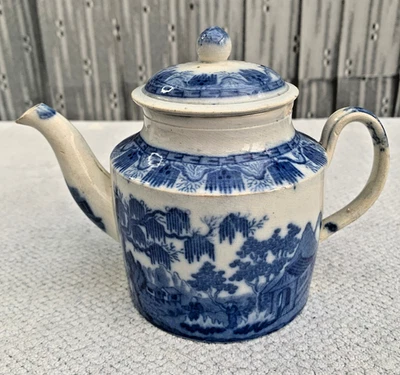 Small 18thc Blue & White  Soft Paste Porcelain Caughley Teapot & Lid c1785 - Image 1 of 4