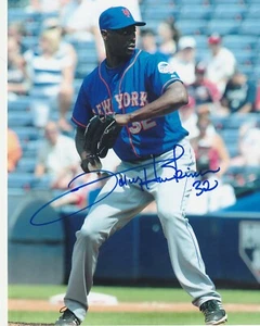 LATROY HAWKINS NEW YORK METS ACTION SIGNED 8x10 - Picture 1 of 1