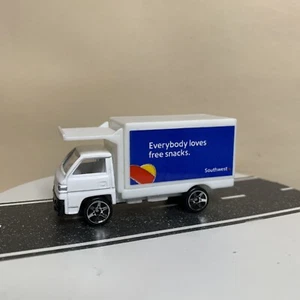 Realtoy Southwest Airline Scissor Box Truck “Everyone Loves Free Snacks” 1:64 NM - Picture 1 of 13