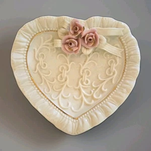 Weiß Porzellan Biskuit Herzform Schmuck Schale Rosa Rosen Hochzeit Viktorianisch - Bild 1 von 2