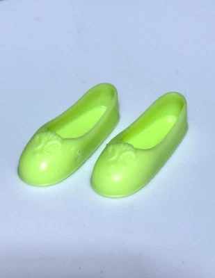 Zapatos planos verdes Barbie años 90 para muñecas de pies planos Foto 1 de 2
